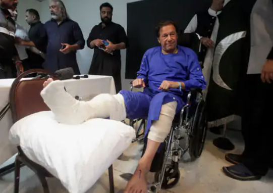 इमरान को कुछ अफसरों के खिलाफ बयान देने की छूट रहेगी, लेकिन वे आर्मी चीफ को सीधे टारगेट नहीं करेंगे।