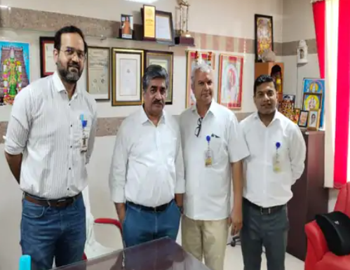 मरीज के सीने में सरिया घुसने के बाद शरीर के आर-पार हो गया, (KGMU) के डॉक्टरों ने गंभीर रूप से जख्मी 54 साल के एक मरीज की जान बचाने में कामयाबी हासिल की