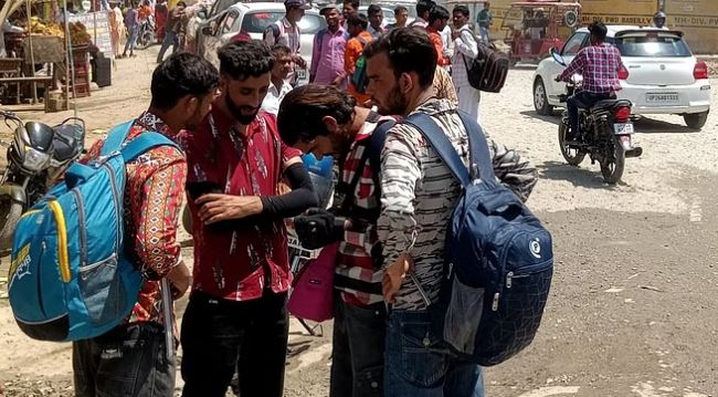 पीलीभीत में इधर-उधर भटके यात्री, निजी वाहनों से पहुंच रहे मंजिल को