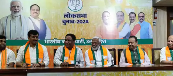 उत्तर प्रदेश के जलशक्ति मंत्री स्वतंत्र देव सिंह और सहकारिता राज्यमंत्री स्वतंत्र प्रभार जेपीएस राठौर ने शुक्रवार देर शाम भाजपा प्रदेश मुख्यालय पर प्रेस कॉन्फ्रेंस की