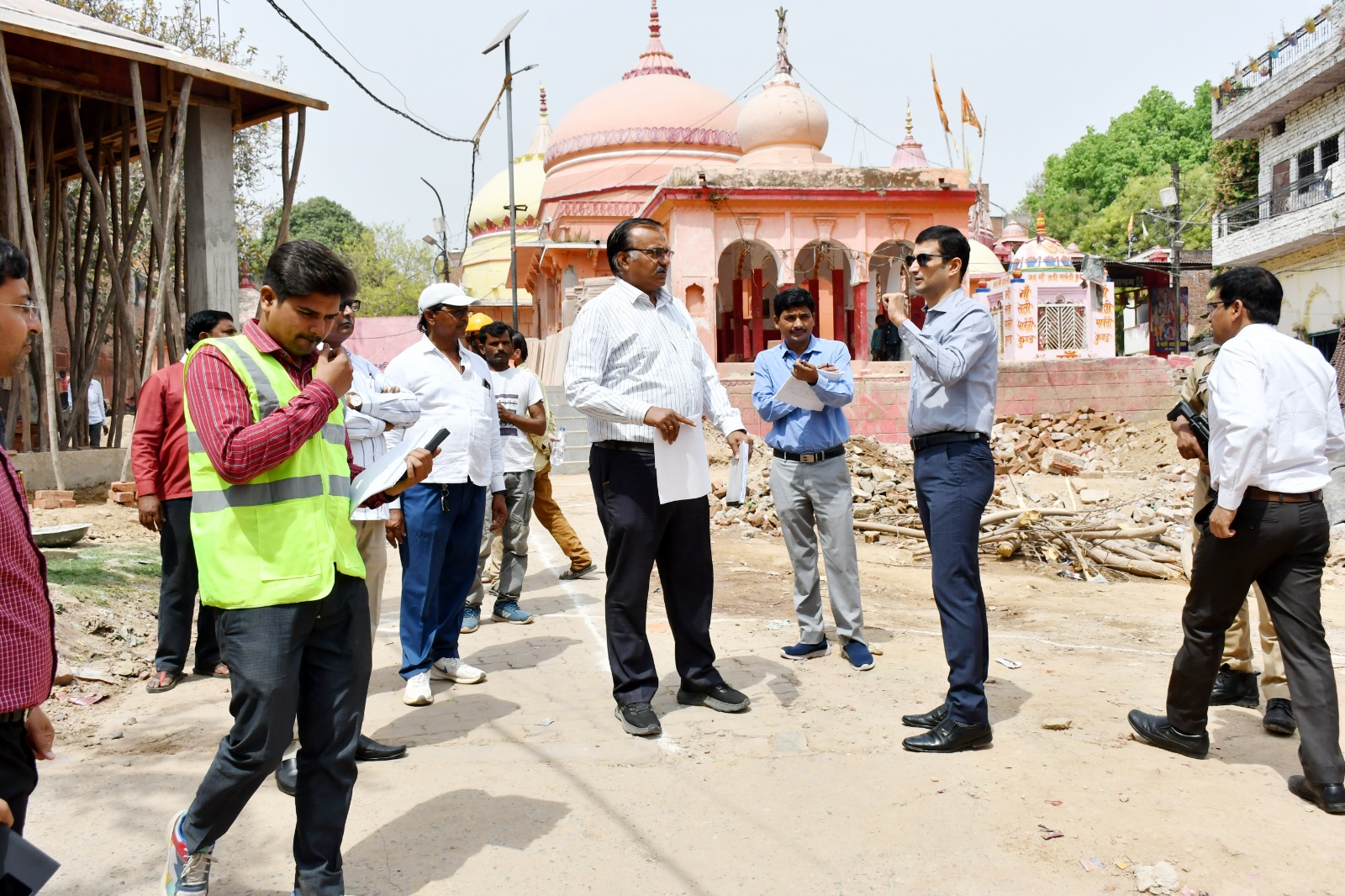 प्रयागराज- महाकुंभ 2025 के दृष्टिगत कराए जा रहे विभिन्न कार्यों का स्थलीय निरीक्षण