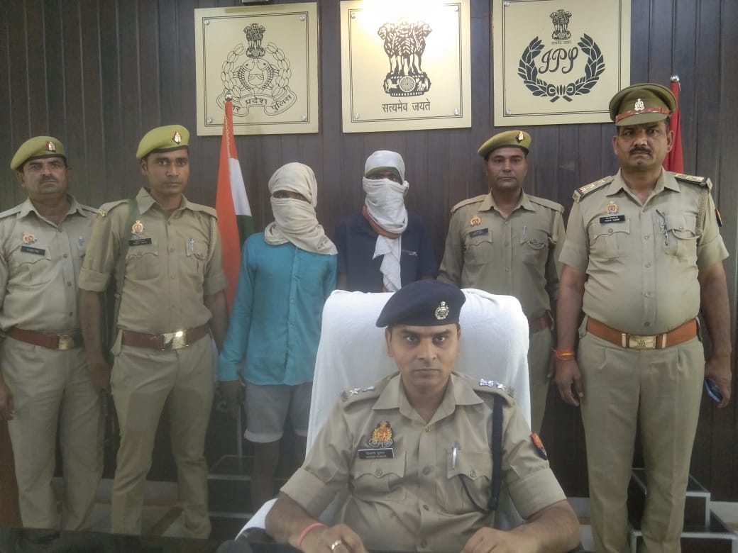 फर्रुखाबाद:थाना जहानगंज पुलिस ने दो अभियुक्तों को मोबाइल फोन व मोटर साइकिल सहित किया गिरफ्तार