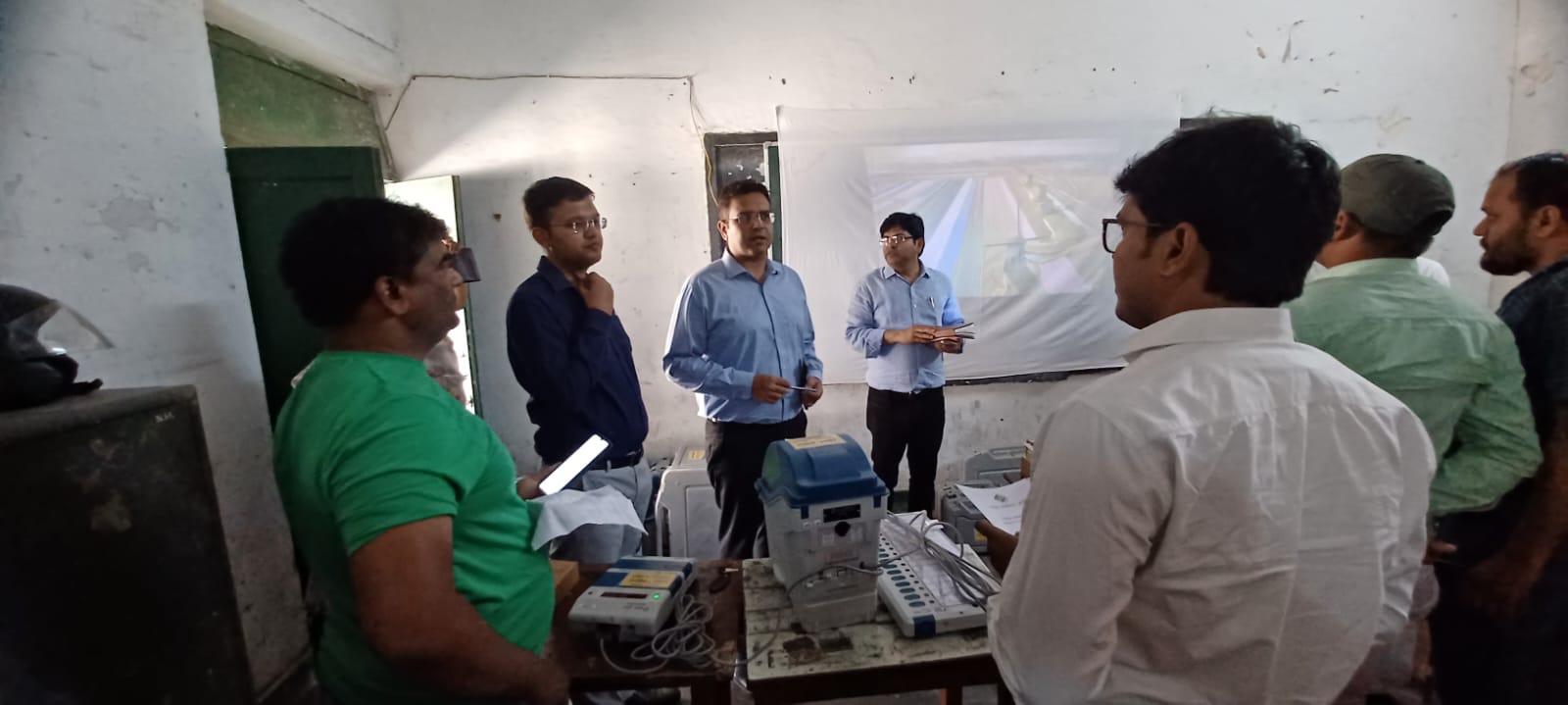 प्रयागराज:मतदान कार्मिंक पूरे मनोयोग एवं तन्मयता के साथ प्राप्त करें प्रशिक्षण-जिला निर्वाचन अधिकारी