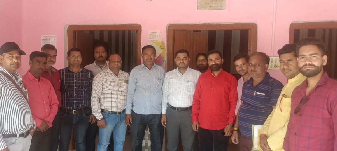 बरेली - आंवला में पत्रकार हितो को लेकर द जर्नलिस्ट एसोसिएशन पत्रकार संगठन ने की मासिक बैठक।