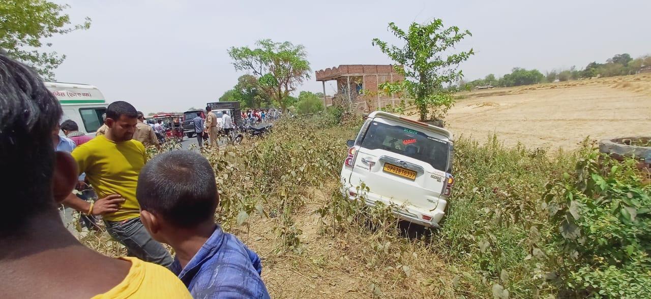 जौनपुर : खुटहन तेज रफ़्तार बना दुर्घटना का कारण ,कई लोग घायल ,एम्बुलेंस द्वारा घायलों को भेजा गया उपचार हेतु