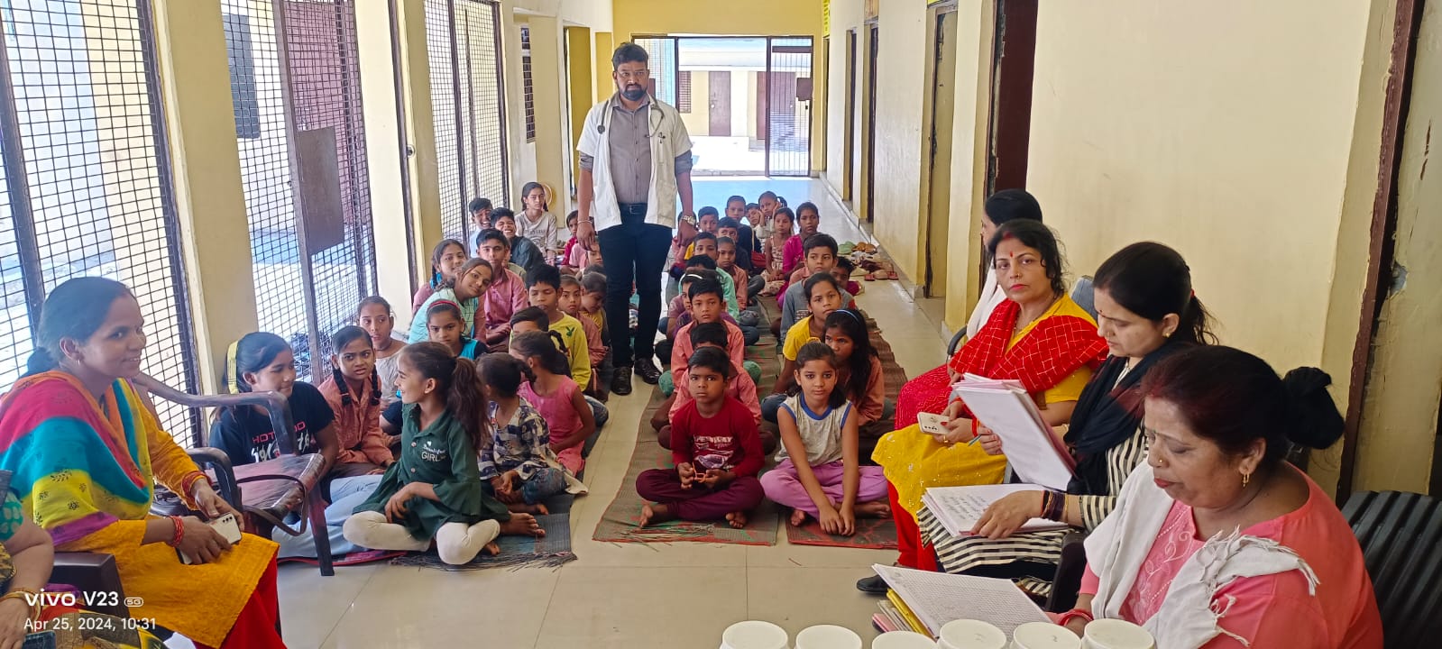 फर्रुखाबाद:संचारी रोगों की रोकथाम में ,जारी है होमियोपैथिक विभाग का सफर