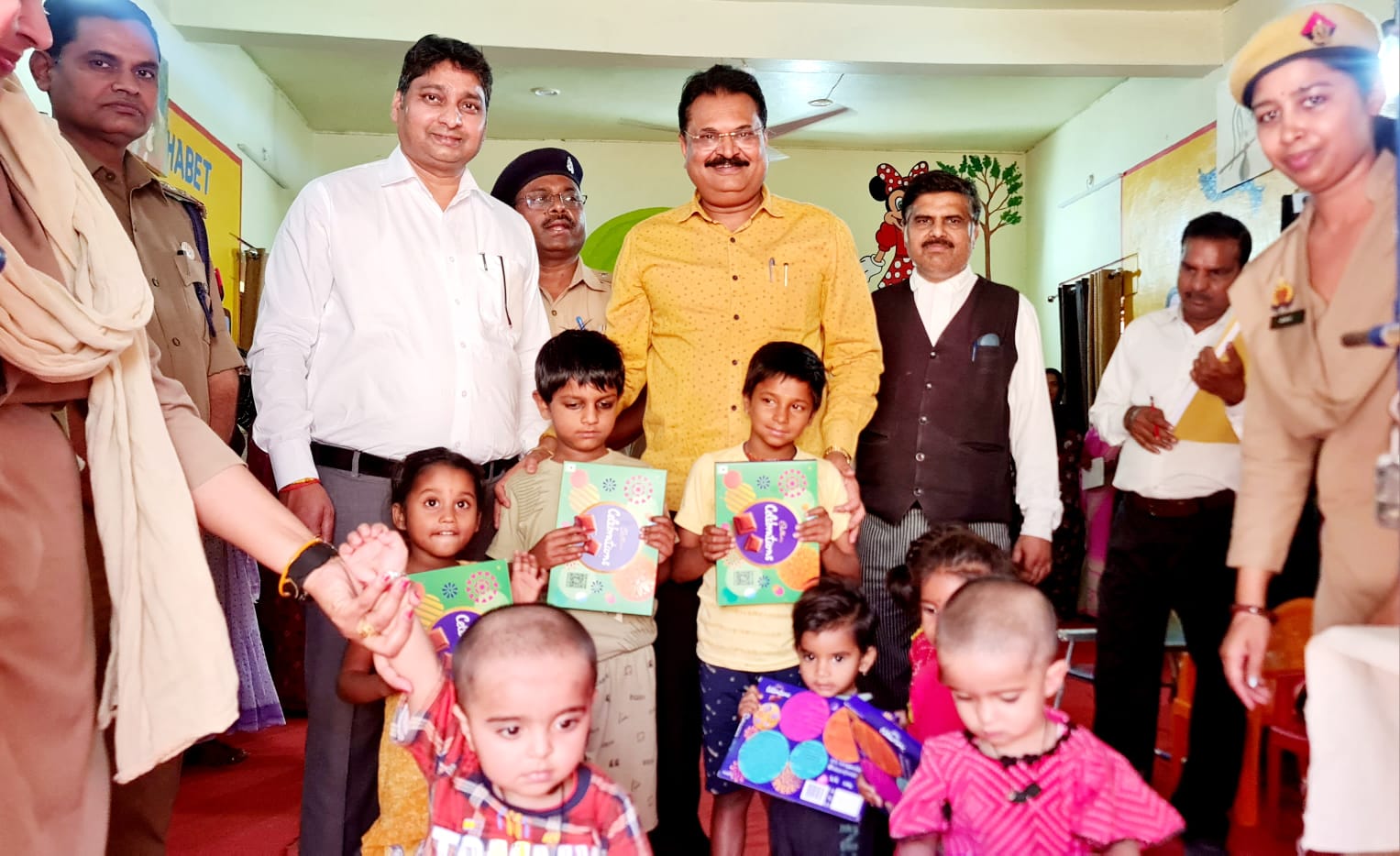 फर्रुखाबाद:एडीजे/सचिव जिला विधिक सेवा द्वारा लीगल एडवोकेट के साथ जिला कारागार का आकस्मिक निरीक्षण किया