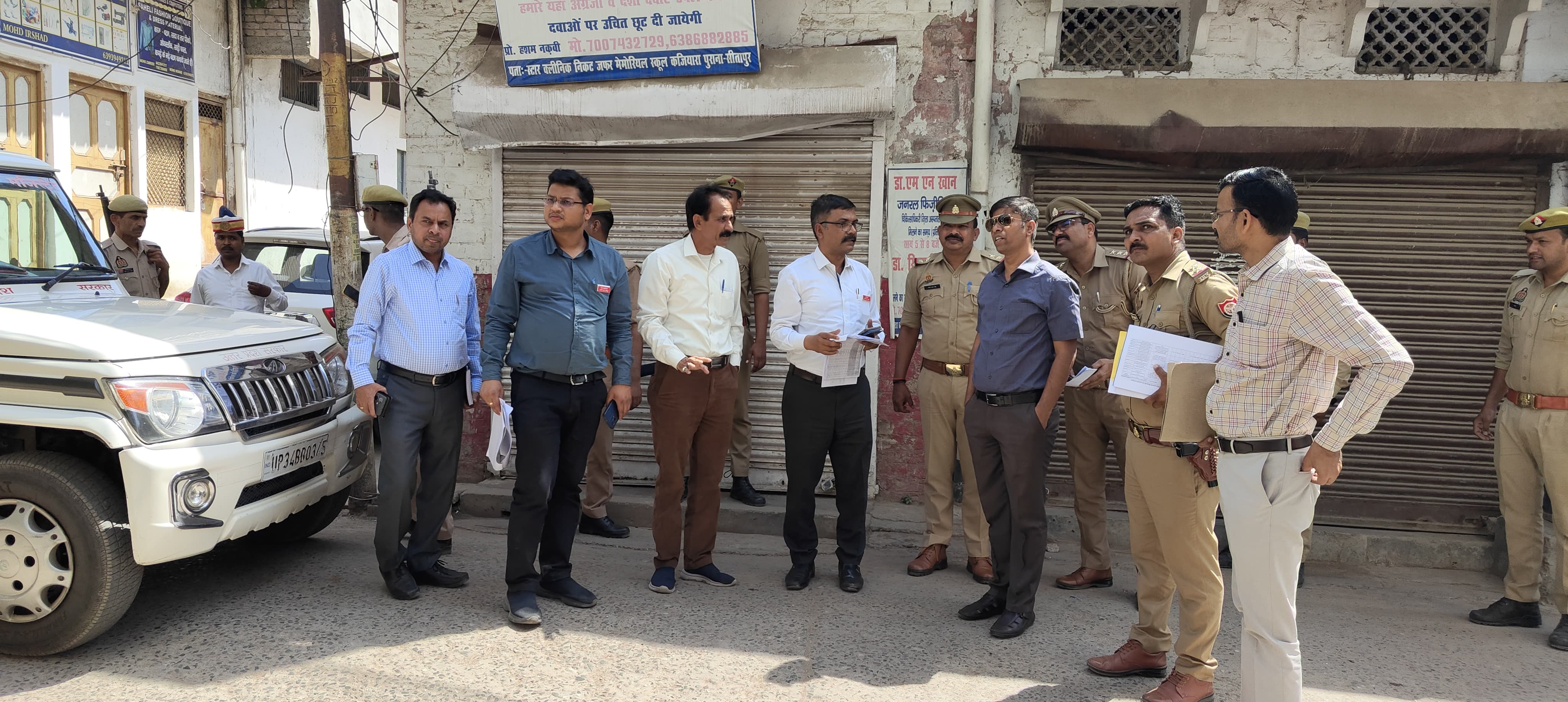 सीतापुर :  26 अप्रैल 2024 सामान्य प्रेक्षक शिव शंकर(आई0 ए0 एस0) द्वारा  कजियारा, दुर्गा पुरवा, मिशन गर्ल्स कालेज , नहर कॉलोनी आदि बूथों का निरीक्षण किया गया