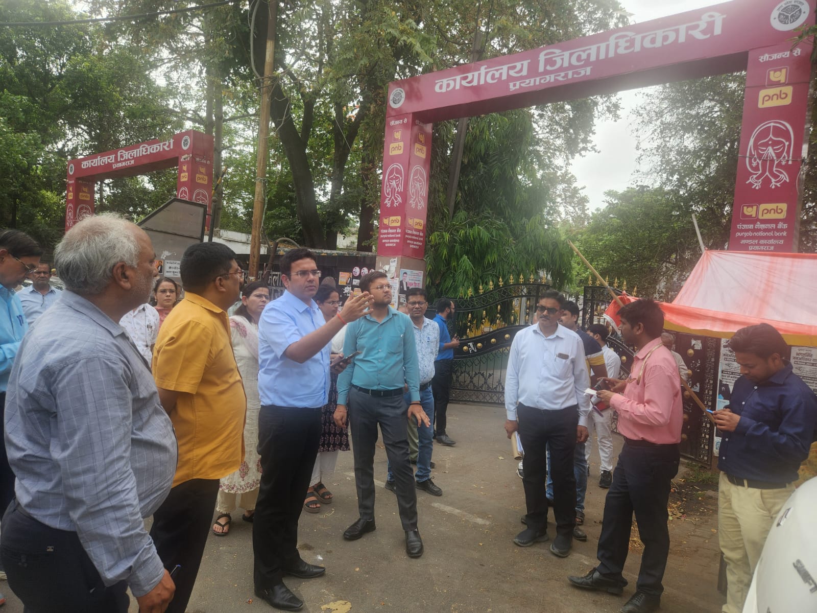प्रयागराज: जिला निर्वाचन अधिकारी ने लोकसभा सामान्य निर्वाचन-2024 के लिए बनाये गये नामांकन कक्षों का निरीक्षण करते हुए व्यवस्थाओं का लिया जायजा,