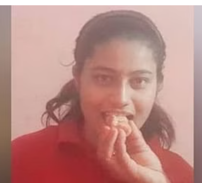मैनपुरी में आकांक्षा यादव ने 10वीं में जिला टॉप किया।
