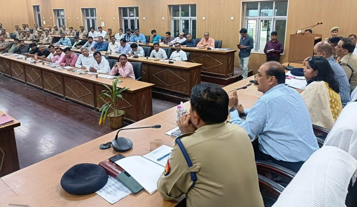 मैनपुरी में बिना अनुमति के जनसभा, रैली, रोड शो, निकालने पर माना जायेगा आदर्श आचार संहिता का उल्लंघन।