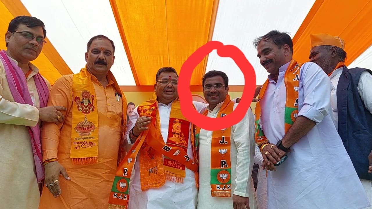 मैनपुरी : डिंपल यादव के नामांकन से पहले मुलायम सिंह यादव के राजनैतिक गुरु रहे स्वर्गीय नत्थू सिंह के नाती ने भाजपा का थामा दमन।