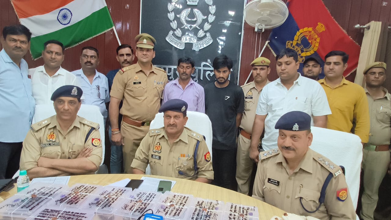 मैनपुरी के थाना किशनी में पुलिस व स्वाट/सर्विलांस टीम द्वारा अवैध रूप से चलाई जा रही शस्त्र फैक्ट्री का किया भंडाफोड़ ?