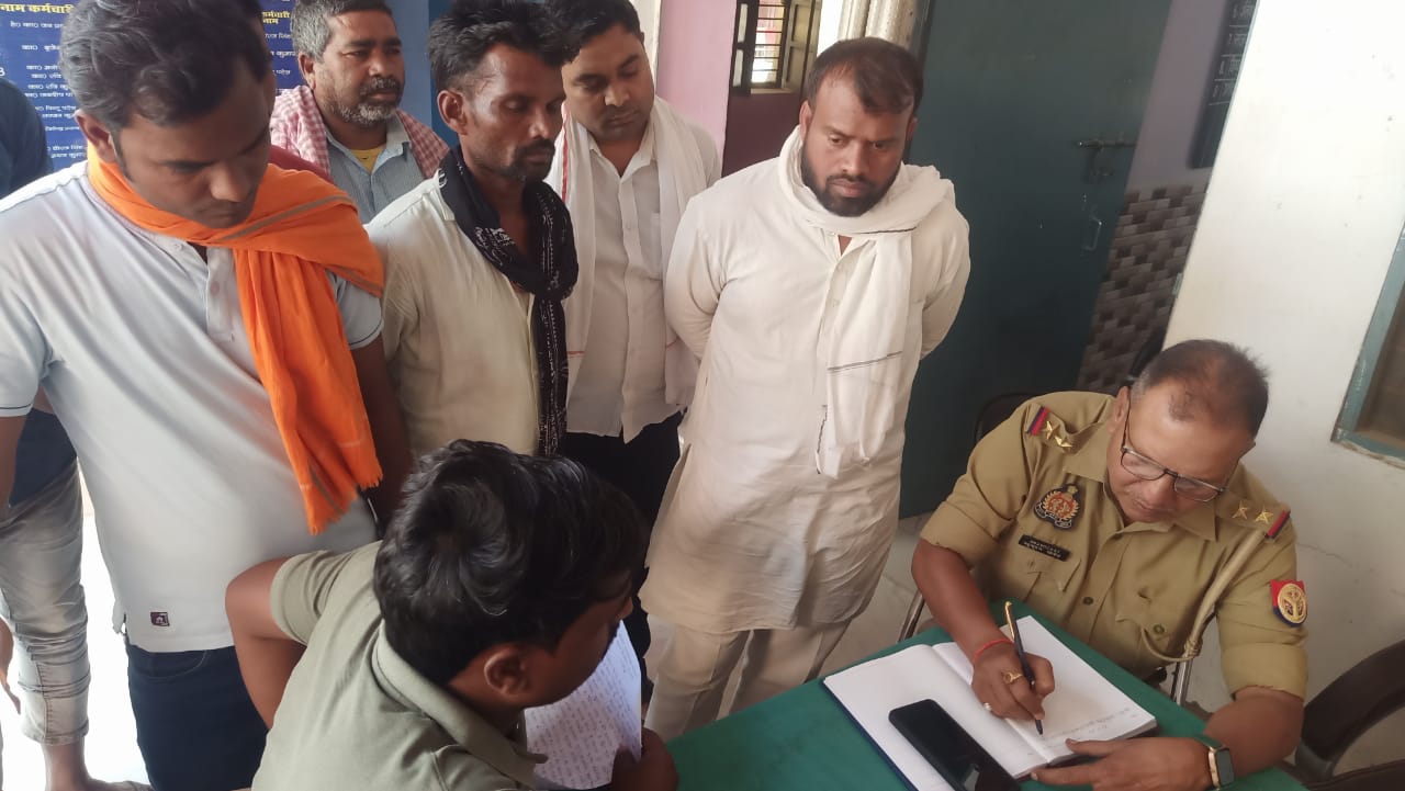 गाजीपुर में ड्राइबर की लापरवाही से पलटा डीजे, युवक की चली गयी जान,परिवार में छाया मातम