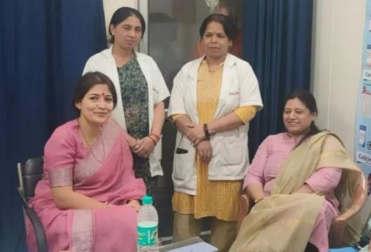 अखिलेश यादव की साली को क्यों आना पड़ा मैनपुरी ?