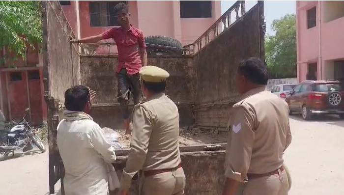 रायबरेली : बाइक से एडिमीशन कराने जा रही छात्रा को पीकप ने मारी जोरदार टक्कर