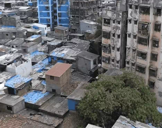 जब रणवीर सिंह को पता चला कि उन्हें फिल्म गली बॉय के लिए धारावी जाकर शूट करना पड़ेगा तो वे दुविधा में पड़ गए