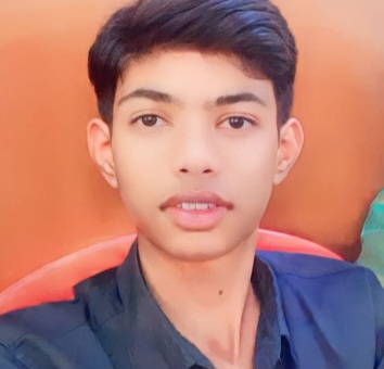फर्रुखाबाद:जेएसएम पब्लिक स्कूल फतेहगढ़ 10वीं के छात्र मयंक सिंह ने C.B.S.C बोर्ड में 85 प्रतिशत अंक पाकर माता-पिता का किया नाम रोशन