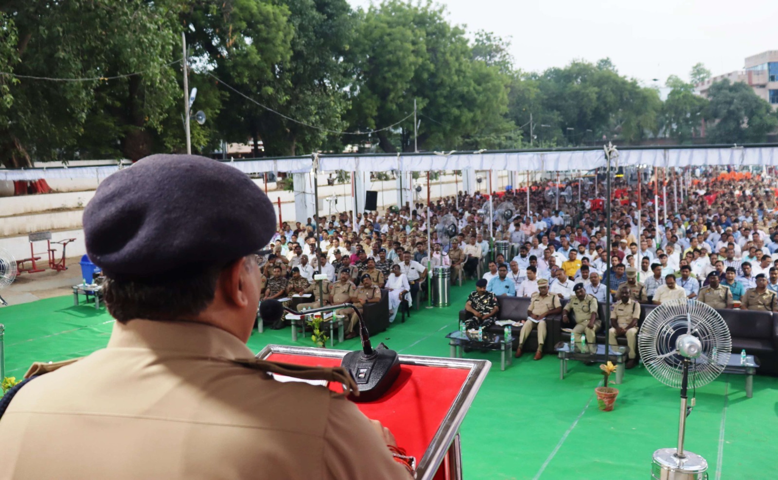 जिलाधिकारी प्रयागराज द्वारा रिजर्व पुलिस लाइन में अपर पुलिस आयुक्त, मुख्य विकास अधिकारी, पुलिस उपायुक्त नगर/यमुनानगर/गंगानगर/प्रोटोकॉल को आवश्यक दिशा निर्देश दिए ?