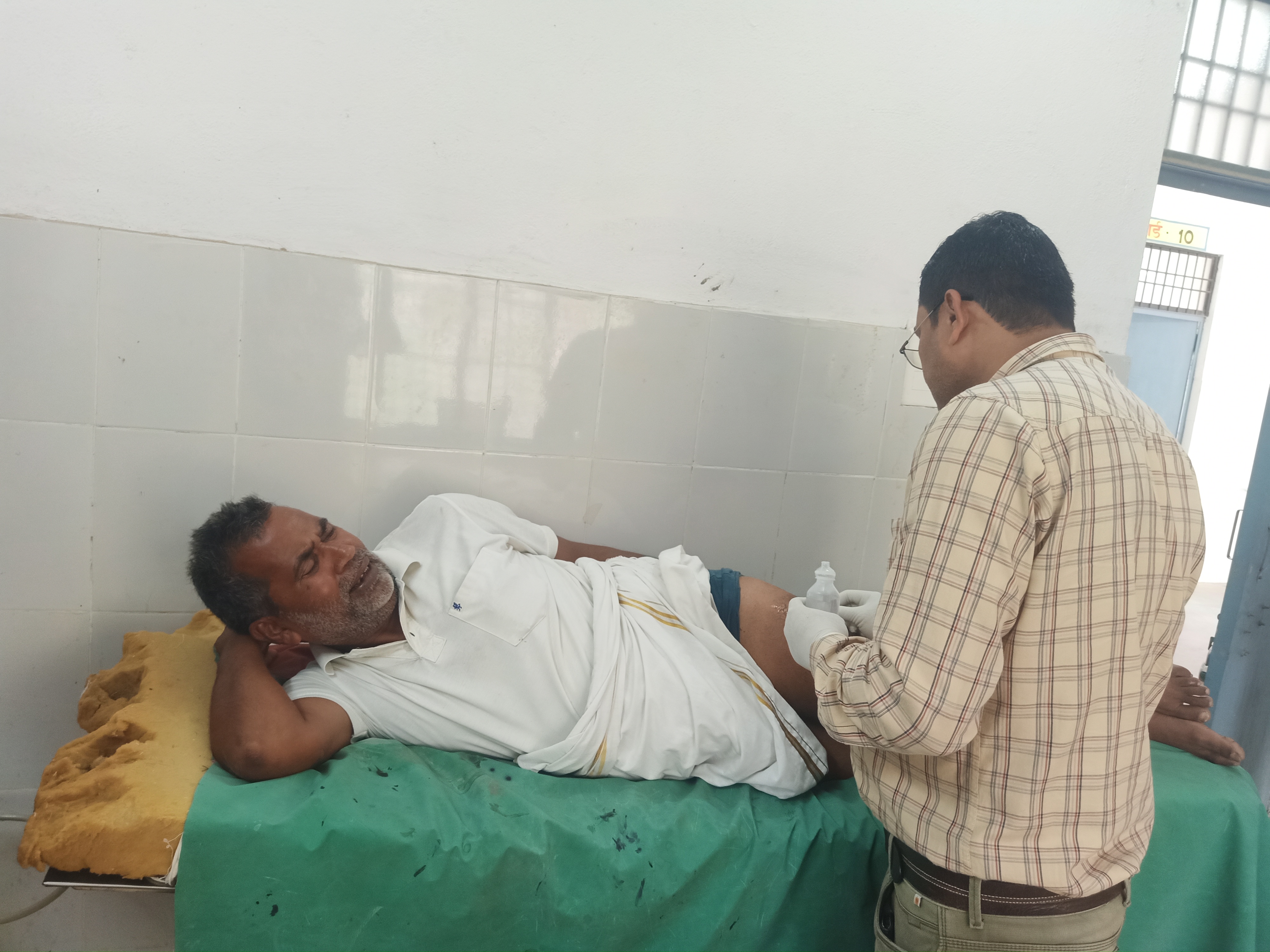 गाजीपुर :कोदई में बंदर का आतंक 100से ज्यादा लोग हो चुके घायल , इंद्रजीत सिंह कोदई मैं बंदर का आतंक 100से ज्यादा लोग हो चुके घायल , इंद्रजीत सिंह