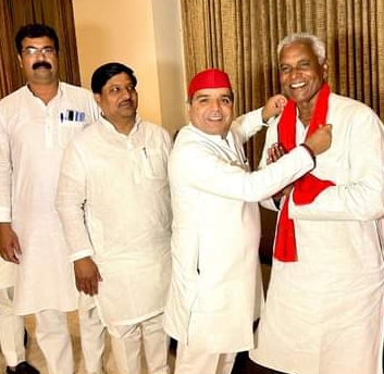 आजमगढ़ के पूर्व विधायक अभय नारायण पटेल ने थामी सपा ,भाजपा को झटका