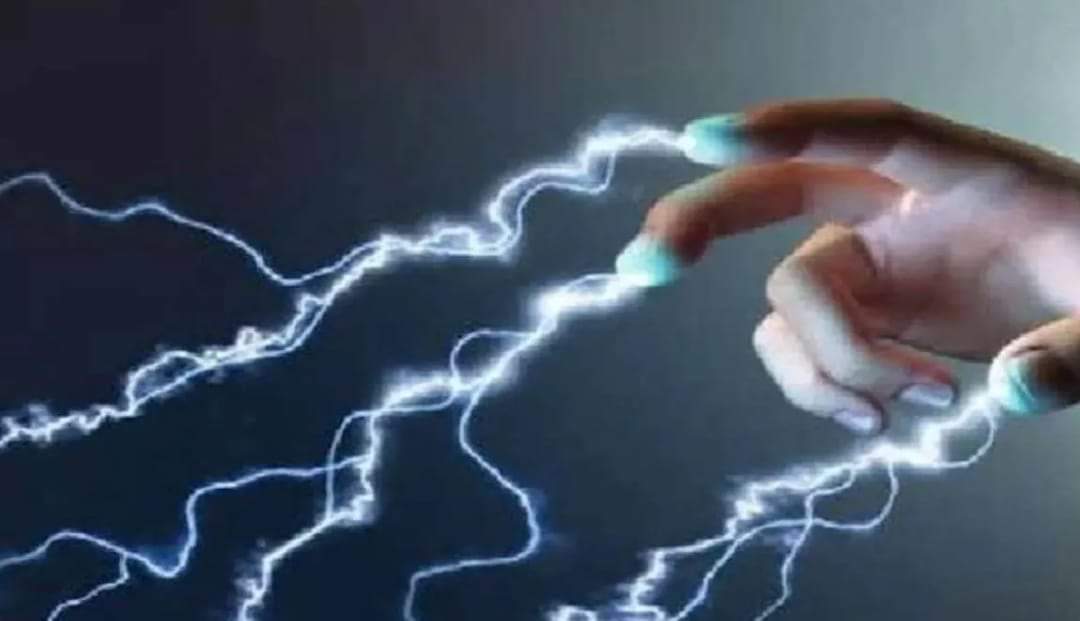 मैनपुरी में पति ने छीन लिया पत्नी का मोबाइल, आगबबूला पत्नी ने दिए करंट के झटके।