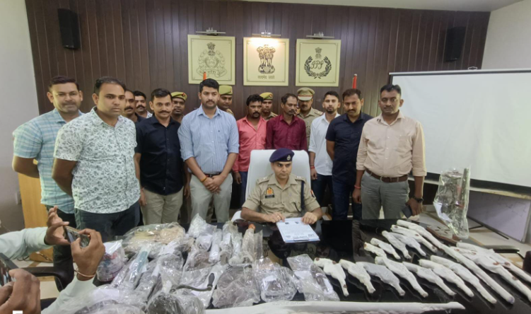 फर्रुखाबाद : अवैध शस्त्र बनाने वाले दो शातिर अभियुक्तगण को पुलिस ने किया गिरफ्तार
