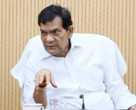 बिजली मंत्री एके शर्मा के आदेश पर नगर विकास विभाग के दो अधिकारियों को सस्पेंड किया गया