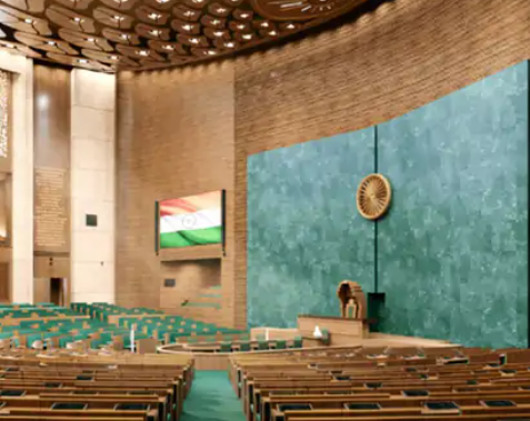 पीएम नरेंद्र मोदी के कार्यकाल में पहली बार बीजेपी बहुमत से नीचे सिमट गई
