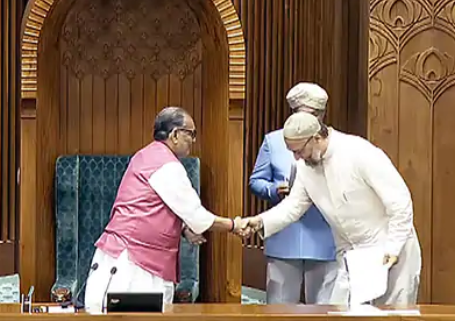 सांसद का बंगला भी सुरक्षित नहीं, शाह से बोले ओवैसी - ये सब आपकी निगरानी में हो रहा