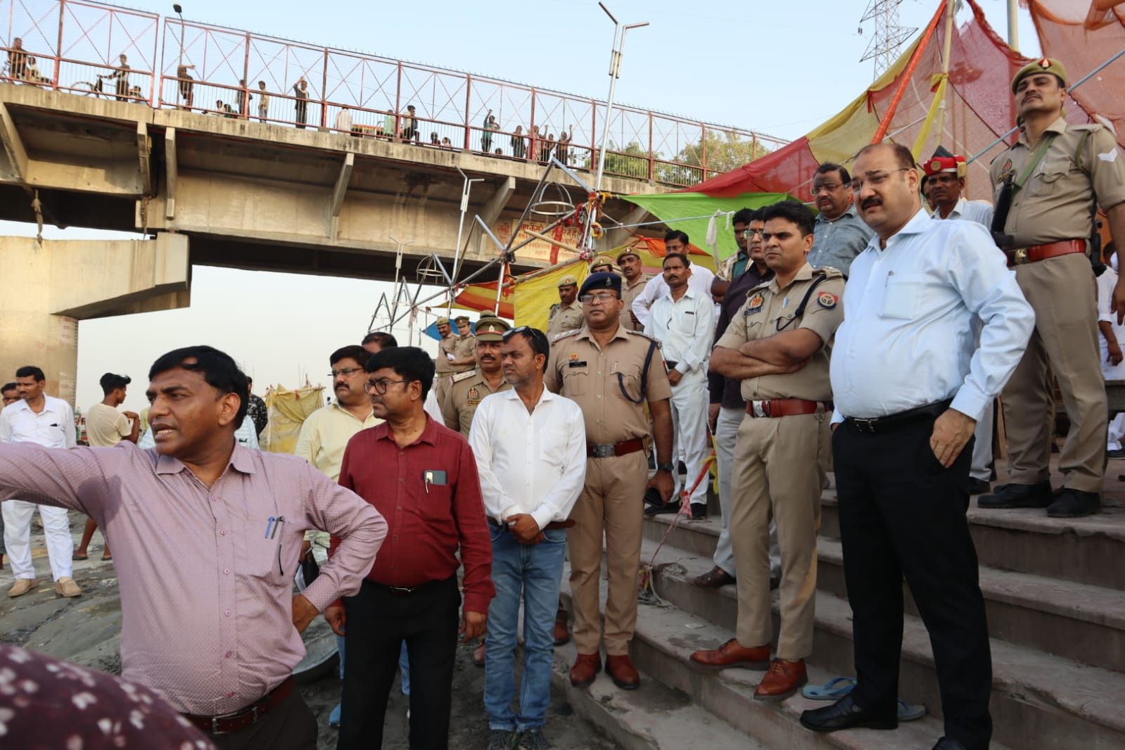फर्रुखाबाद: जिलाधिकारी व पुलिस अधीक्षक ने पांचाल घाट पर गँगा दशहरा के लिये की जा रही तैयारियो का किया निरीक्षण