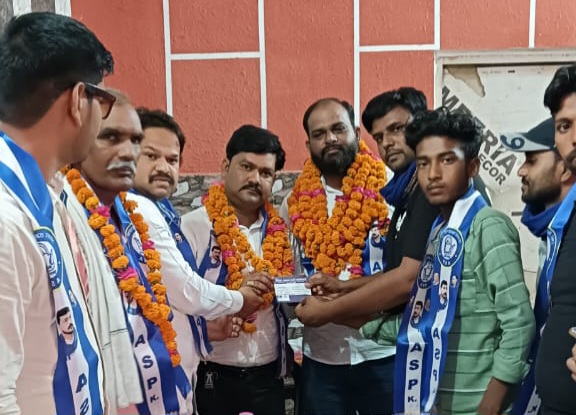 फर्रुखाबाद:आजाद समाज पार्टी (कांशीराम) के जिला अध्यक्ष ने पदाधिकारियों को बाबा साहब व कासीराम के विचारधारा पूर्ण करने हेतु दिलाई शपथ