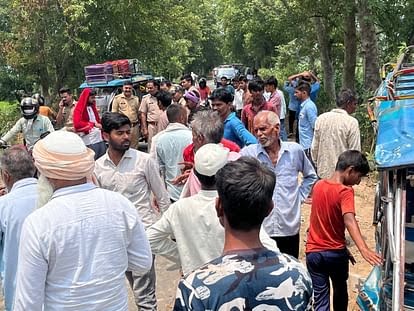 पीलीभीत में तेज रफ्तार पिकअप की चपेट में आई ई-रिक्शा, एक की मौत, आठ घायल