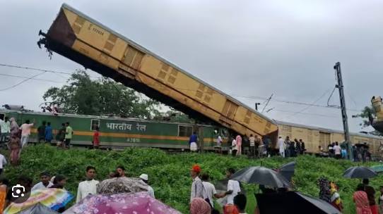 कंचनजंगा एक्सप्रेस ट्रेन में जा घुसी मालगाड़ी ?