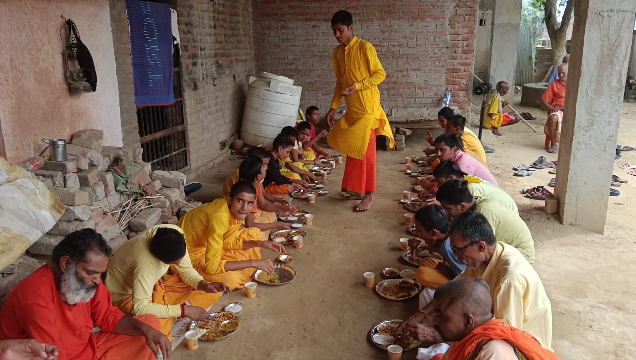 रायबरेली में किया गया खंडेश्रृरी आश्रम मे यज्ञोपवित का किया गया आयोजन