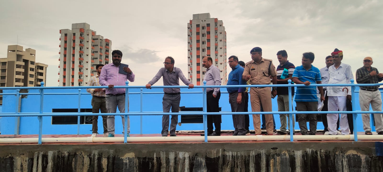फर्रुखाबाद: मंडलायुक्त ने निर्माणाधीन इंटररसेप्शन,डायवर्सन, एसटीपी, ट्रांजिट हॉस्टल व एकीकृत ठोस अपशिष्ट प्रवंधन केंद्र कुटरा का किया निरीक्षण