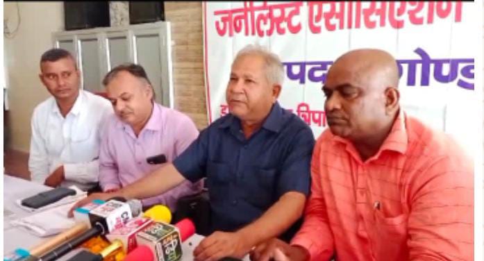 गोंडा : केंद्र एवं प्रदेश सरकार पत्रकारों के मौलिक अधिकारों के प्रति गंभीर नहीं -कुशवाहा