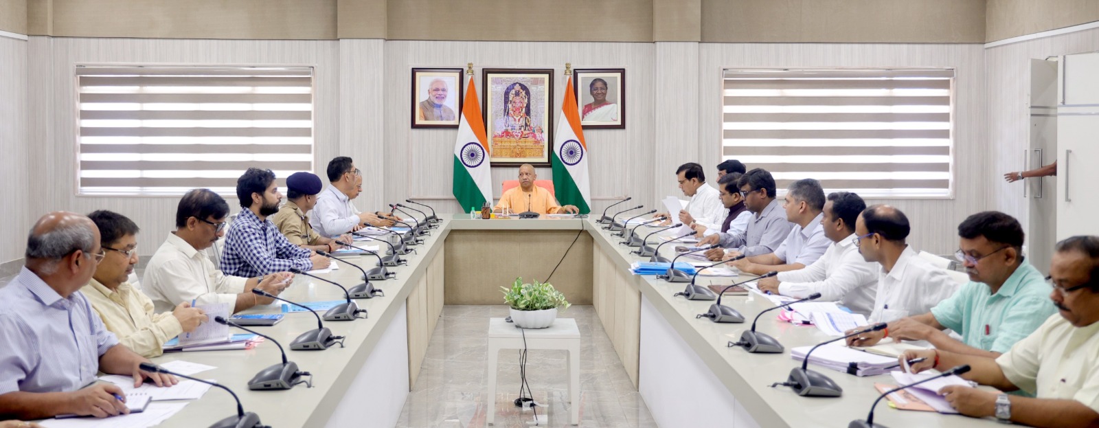 मुख्यमंत्री ने प्रदेश में बिजली उत्पादन, पारेषण और वितरण की,अद्यतन स्थिति व भविष्य के दृष्टिगत जारी प्रयासों की समीक्षा कर दिए दिशा निर्देश