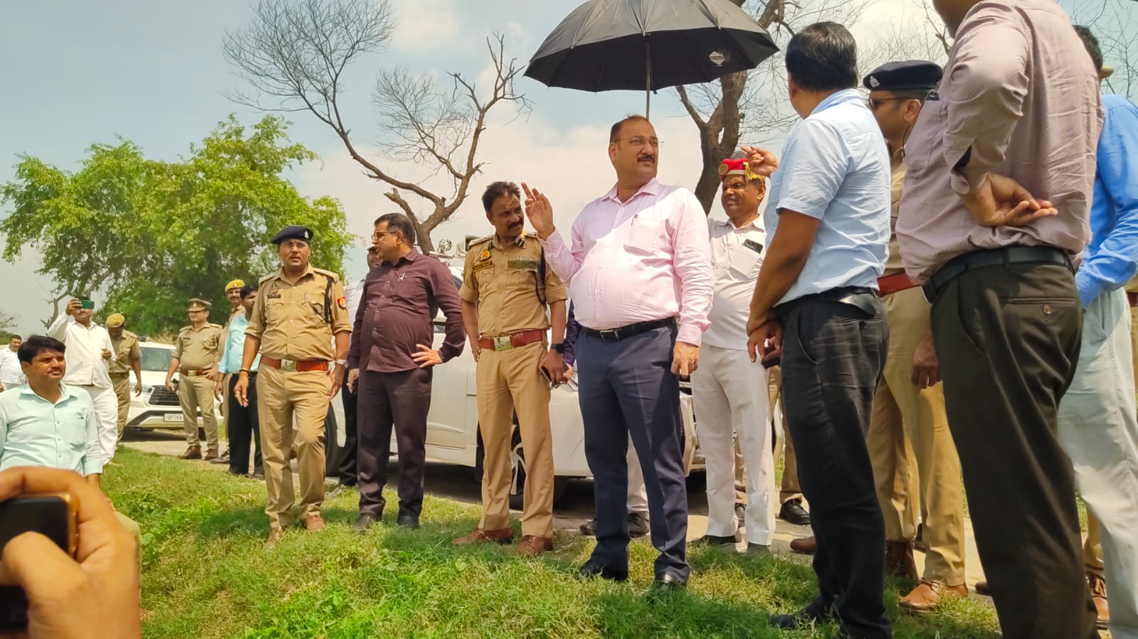 फर्रुखाबाद: जिलाधिकारी व पुलिस अधीक्षक ने अमृतपुर तहसील के बाढ़ संभावित क्षेत्रों व कड़क्का तटबंध का किया निरीक्षण