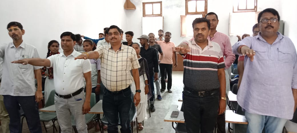 प्रयागराज-नुक्कड़ नाटक के माध्यम से बच्चों को जल संरक्षण के बारे में किया गया जागरूक, जल संरक्षण की दिलायी गयी शपथ