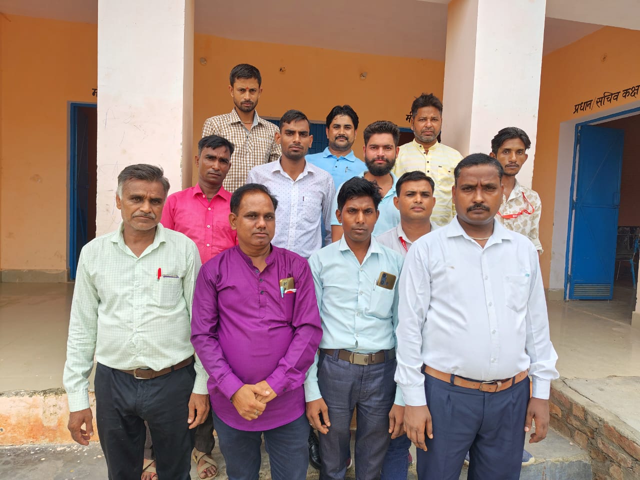 बरेली - सिरौली क्षेत्र मे पत्रकार हितो को लेकर द जर्नलिस्ट एसोसिएशन पत्रकार संगठन ने की मासिक बैठक।