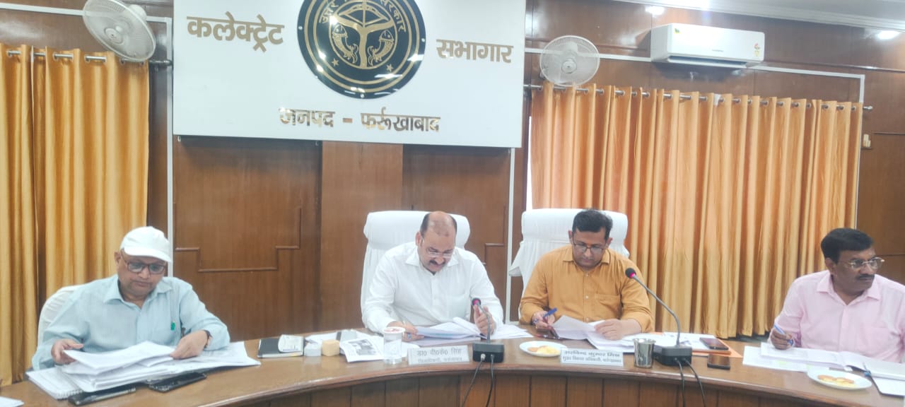 फर्रुखाबाद:कलेक्ट्रेट सभागार में सीएम डेशबोर्ड पोर्टल आधारित विकास कार्यो की समीक्षा बैठक कर दिए दिशा निर्देश