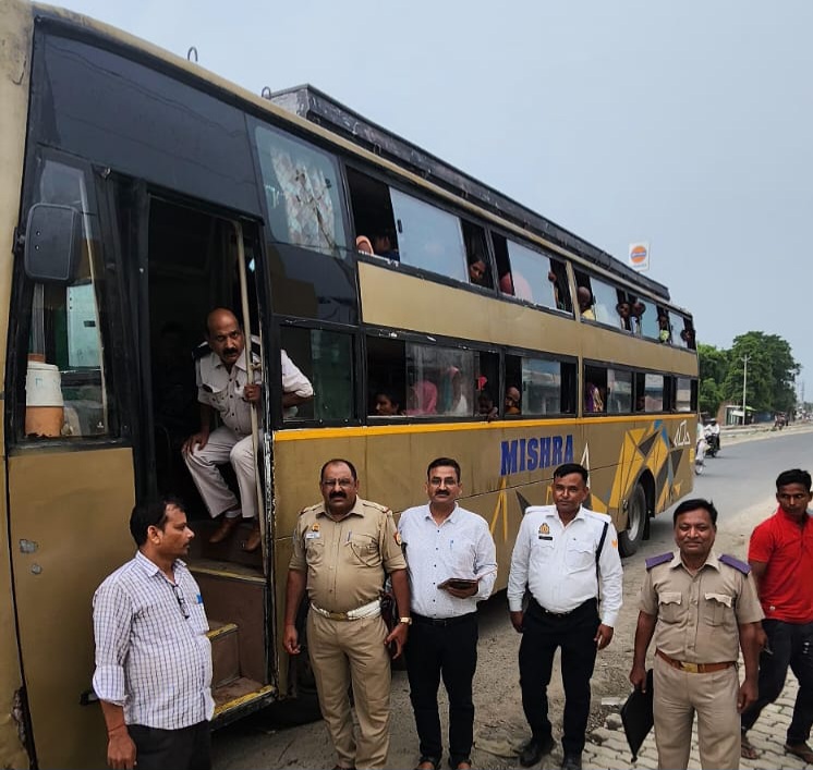 फर्रुखाबाद:सोलह वाहन सीज, लगाया चार लाख 19 हजार जुर्माना एक डग्गामार बस भी पकड़ी