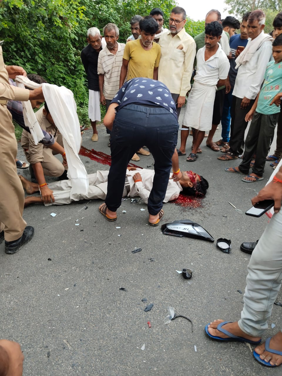 मैनपुरी में तेज रफ्तार रोडवेज बस ने बाइक सवार को मारी टक्कर बाइक सवार की घटना स्थल पर हुई मौत ?