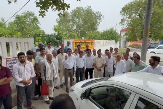 गौतम बुद्ध नगर : ग्रेटर नोएडा अथॉरिटी की 'लैंड बैंक' योजना शुरू होने से पहले ही किसानों में भारी आक्रोश