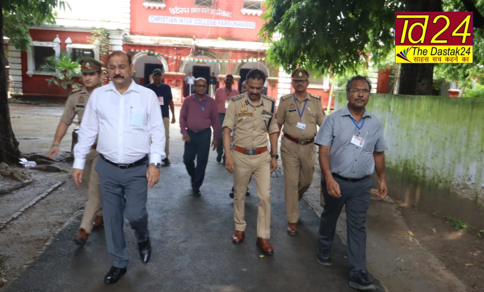 फर्रुखाबाद: जिलाधिकारी व पुलिस अधीक्षक ने पुलिस भर्ती परीक्षा केन्द्रों का किया निरीक्षण