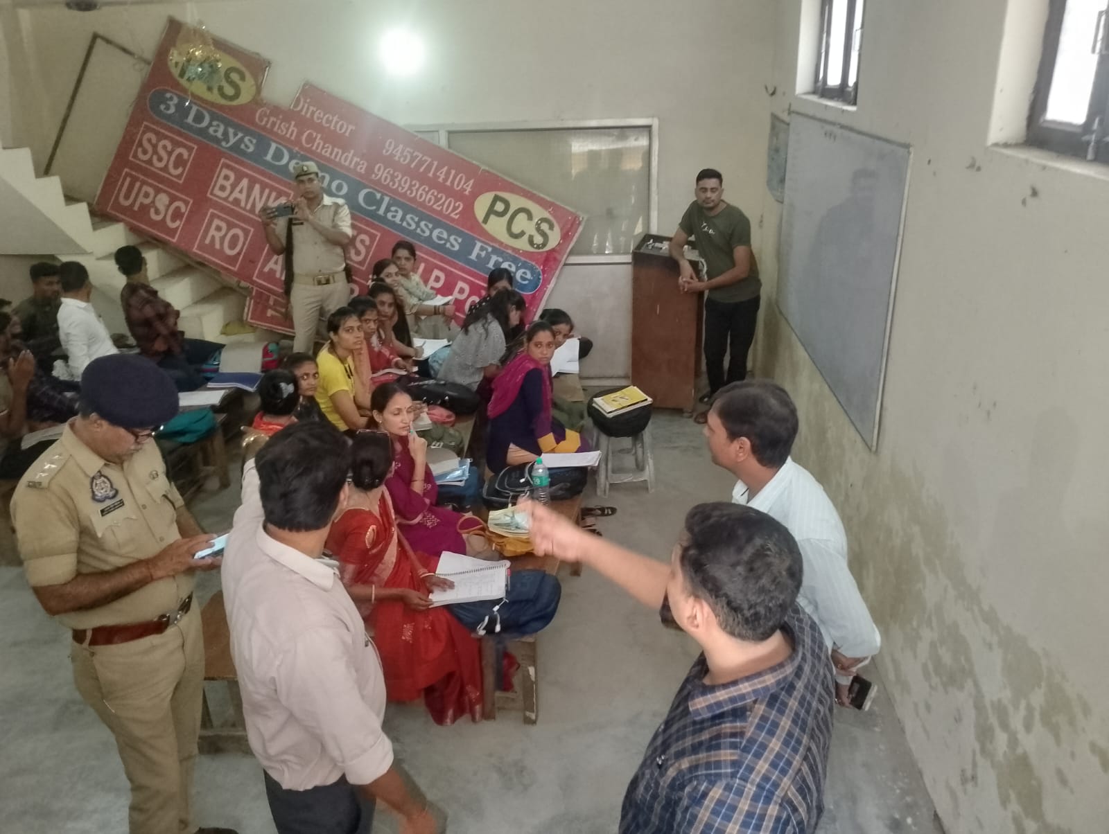 मैनपुरी में कई लाइब्रेरी और कोचिंग संस्थान प्रशासन द्वारा बंद करने के लिए की जा रही हैं करवाई ।