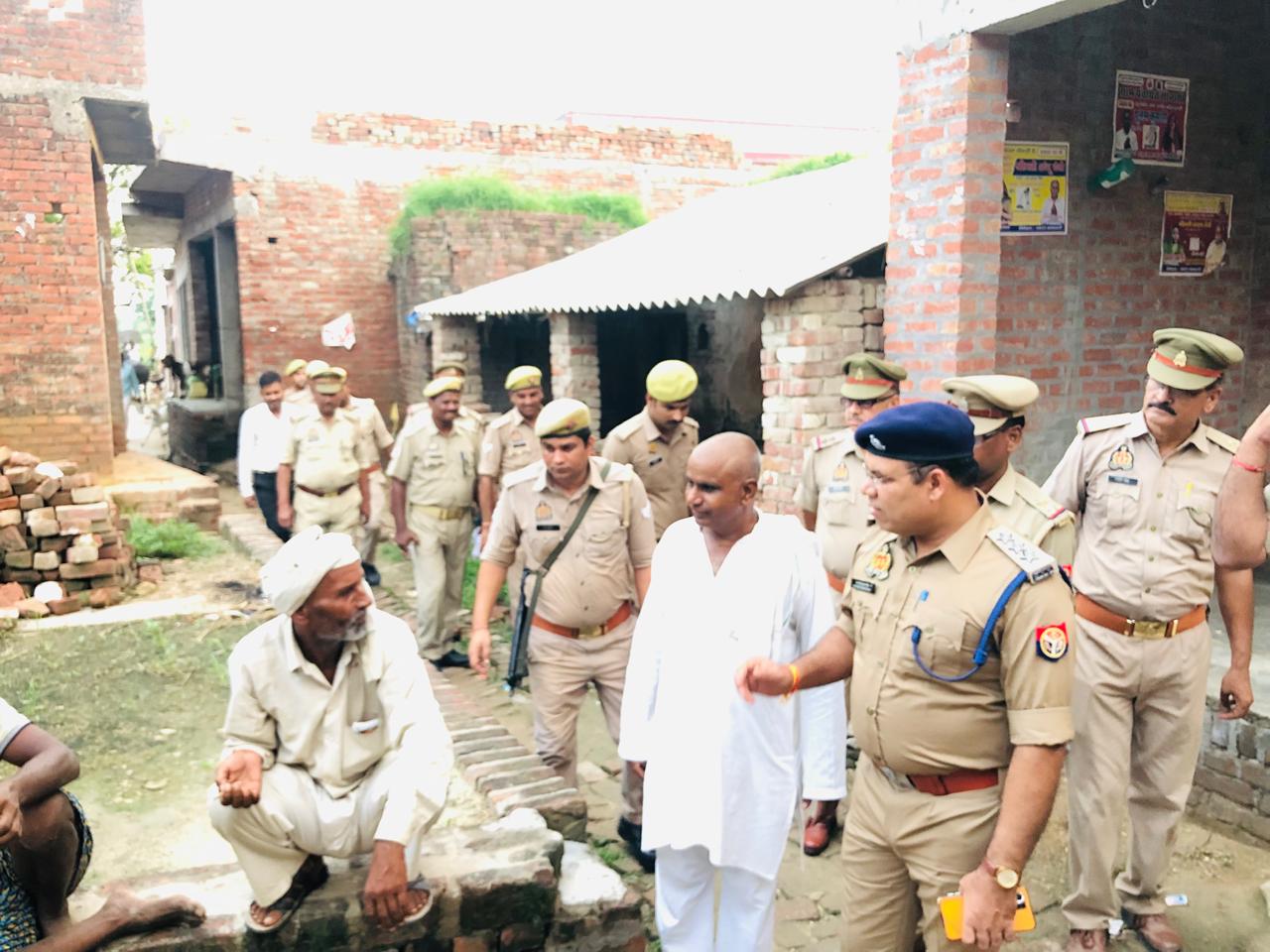 मैनपुरी में 11 ग्राम पंचायतों में पंचायत चुनाव के लिए आज मतदान जारी ?