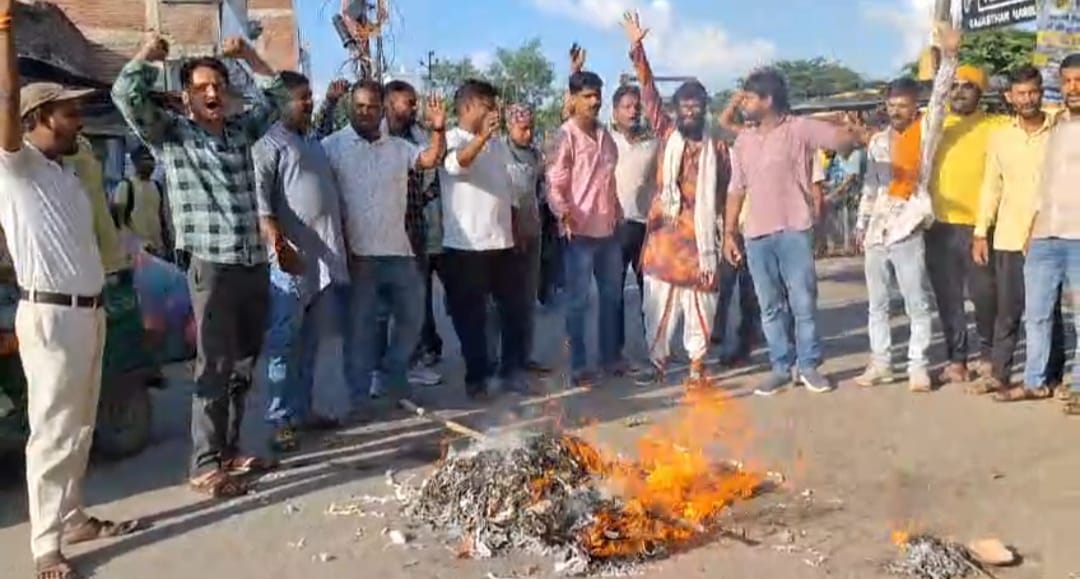 कन्नौज में हिंदू संगठनो जताया विरोध , प्रदर्शन कर पुतला फूंका