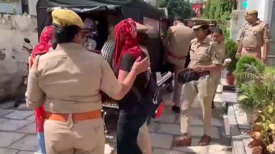 भाजपा नेता के रिश्तेदार के होटल में पकड़ा सेक्स रैकेट ?